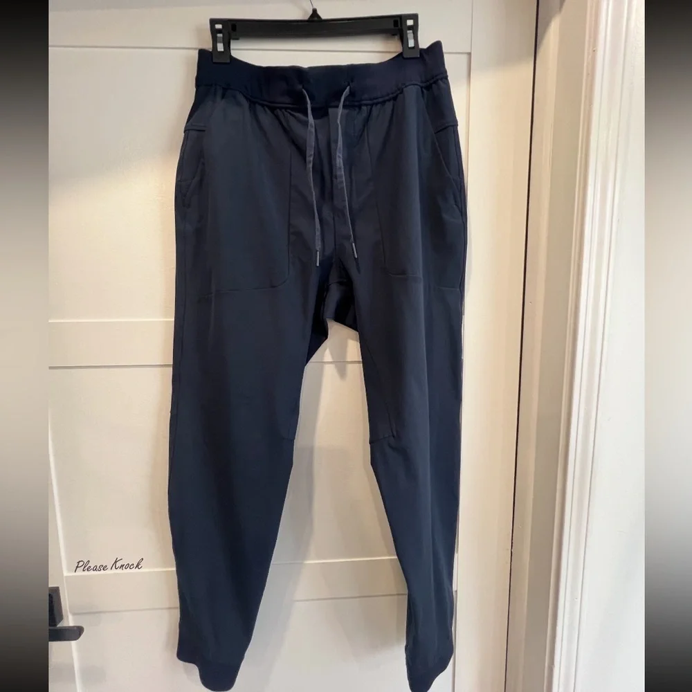 Lululemon men’s navy joggers size L